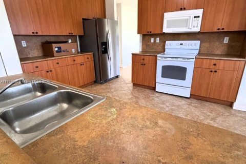 Снять в аренду виллу или дом в Катлер-Бей, Флорида 4 спальни, 219.71м2, № 1956080 - фото 26