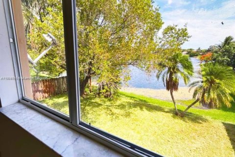 Снять в аренду виллу или дом в Катлер-Бей, Флорида 4 спальни, 219.71м2, № 1956080 - фото 11