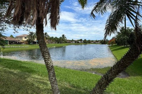 Снять в аренду виллу или дом в Катлер-Бей, Флорида 4 спальни, 219.71м2, № 1956080 - фото 4