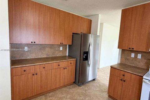 Снять в аренду виллу или дом в Катлер-Бей, Флорида 4 спальни, 219.71м2, № 1956080 - фото 25