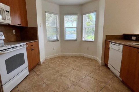 Снять в аренду виллу или дом в Катлер-Бей, Флорида 4 спальни, 219.71м2, № 1956080 - фото 27