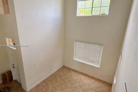 Снять в аренду виллу или дом в Катлер-Бей, Флорида 4 спальни, 219.71м2, № 1956080 - фото 13