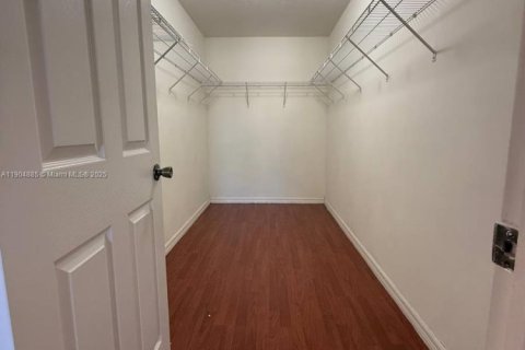 Снять в аренду виллу или дом в Катлер-Бей, Флорида 4 спальни, 219.71м2, № 1956080 - фото 28