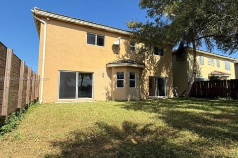 Снять в аренду виллу или дом в Катлер-Бей, Флорида 4 спальни, 219.71м2, № 1956080 - фото 5