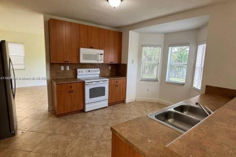 Снять в аренду виллу или дом в Катлер-Бей, Флорида 4 спальни, 219.71м2, № 1956080 - фото 24