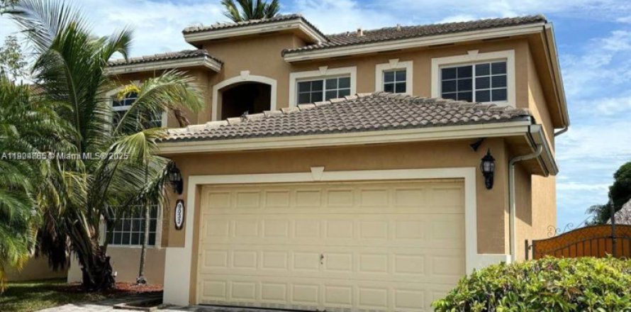 Дом в Катлер-Бей, Флорида 4 спальни, 219.71м2 № 1956080