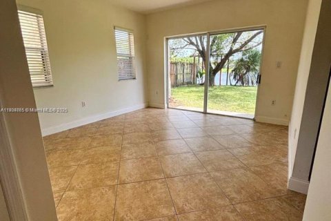 Снять в аренду виллу или дом в Катлер-Бей, Флорида 4 спальни, 219.71м2, № 1956080 - фото 14