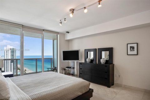 Condo in Hallandale Beach, Florida, 2 bedrooms  № 2052779 - photo 9