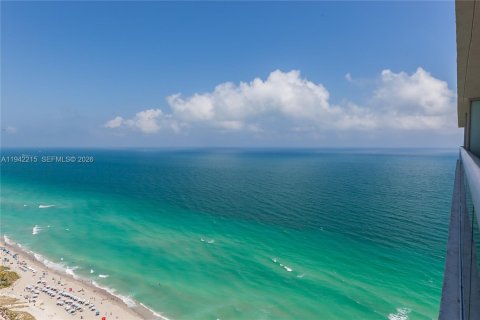 Condo in Hallandale Beach, Florida, 2 bedrooms  № 2052779 - photo 16