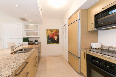 Condo in Hallandale Beach, Florida, 2 bedrooms  № 2052779 - photo 8