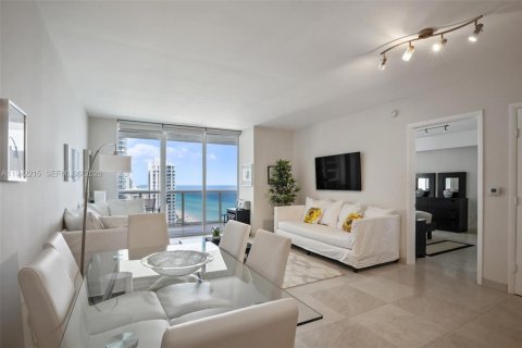 Condo in Hallandale Beach, Florida, 2 bedrooms  № 2052779 - photo 2