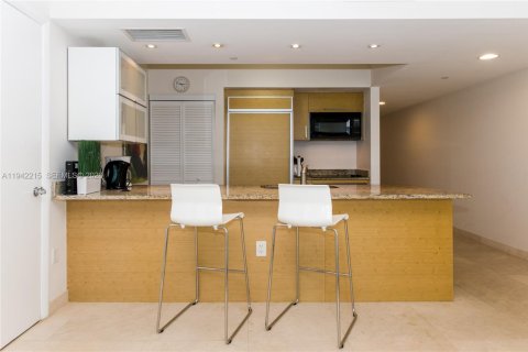 Condo in Hallandale Beach, Florida, 2 bedrooms  № 2052779 - photo 7