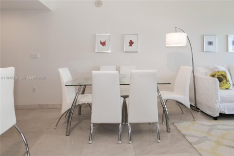 Condo in Hallandale Beach, Florida, 2 bedrooms  № 2052779 - photo 6