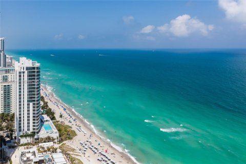 Condo in Hallandale Beach, Florida, 2 bedrooms  № 2052779 - photo 15