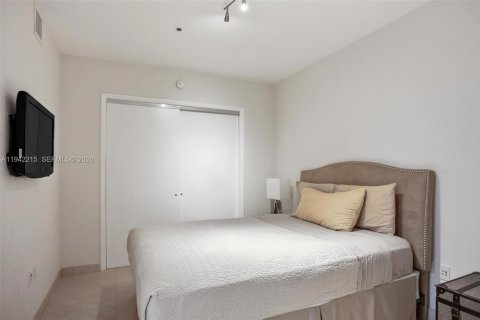 Condo in Hallandale Beach, Florida, 2 bedrooms  № 2052779 - photo 12