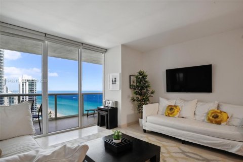 Condo in Hallandale Beach, Florida, 2 bedrooms  № 2052779