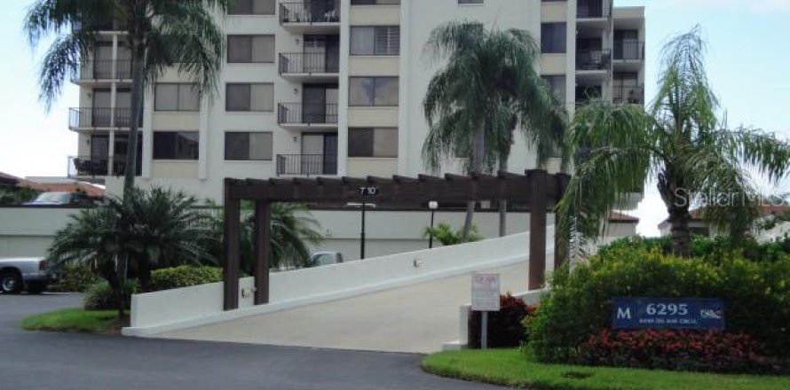 Condo in Saint Petersburg, Florida, 2 bedrooms  № 878953