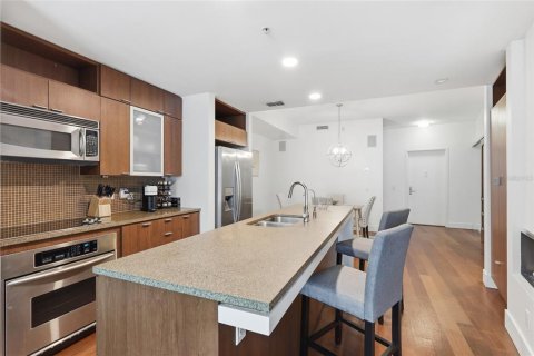 Condo in Tampa, Florida, 2 bedrooms № 2121284 - photo 4