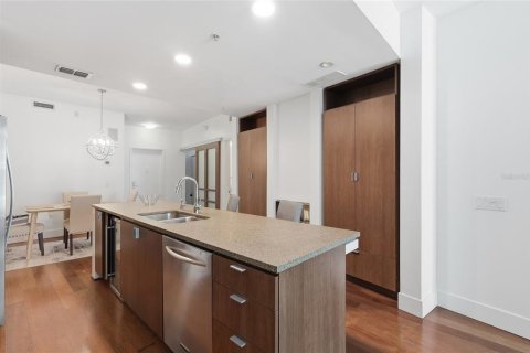 Condo in Tampa, Florida, 2 bedrooms № 2121284 - photo 5