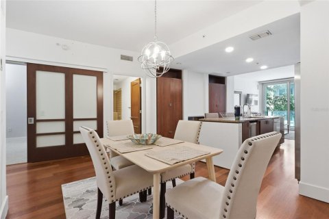 Condo in Tampa, Florida, 2 bedrooms № 2121284 - photo 2
