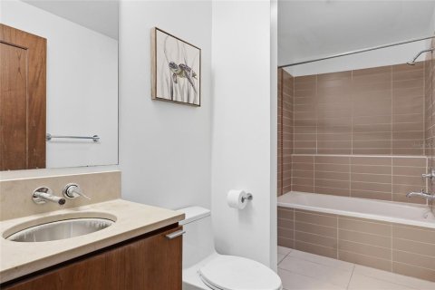 Condo in Tampa, Florida, 2 bedrooms № 2121284 - photo 17