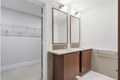 Condo in Tampa, Florida, 2 bedrooms № 2121284 - photo 13