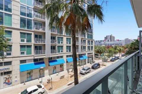 Condo in Tampa, Florida, 2 bedrooms № 2121284 - photo 19