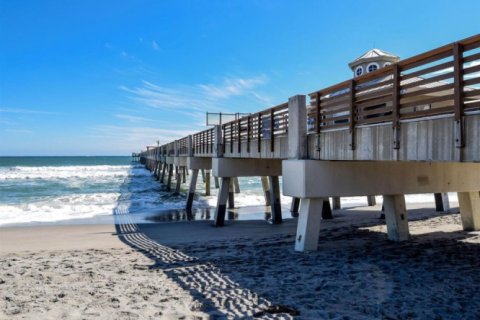Villa ou maison à louer à Juno Beach, Floride: 3 chambres, 263.1 m2 № 1047939 - photo 1