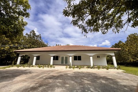 Купить коммерческую недвижимость в Хомстед, Флорида № 1943816 - фото 3