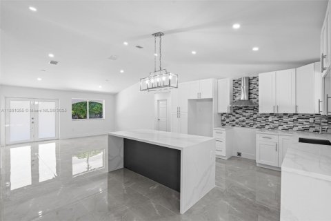 Купить коммерческую недвижимость в Хомстед, Флорида № 1943816 - фото 16