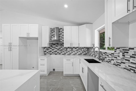 Купить коммерческую недвижимость в Хомстед, Флорида № 1943816 - фото 17