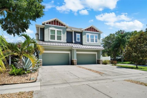 Townhouse in Tampa, Florida 3 bedrooms, 191.84 sq.m. № 1901342 - photo 1