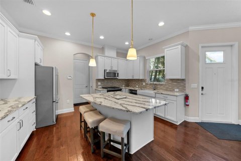 Townhouse in Tampa, Florida 3 bedrooms, 191.84 sq.m. № 1901342 - photo 13