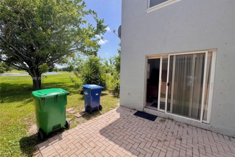 Villa ou maison à vendre à Lauderhill, Floride: 3 chambres, 152.36 m2 № 2079630 - photo 22