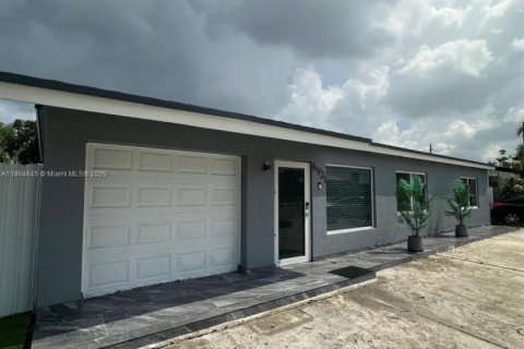 Villa ou maison à vendre à Hollywood, Floride: 3 chambres, 102.19 m2 № 1957722 - photo 1