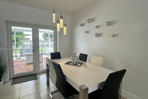 Villa ou maison à vendre à Hollywood, Floride: 3 chambres, 102.19 m2 № 1957722 - photo 18