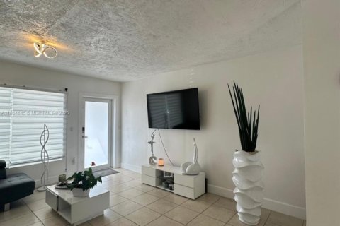 Villa ou maison à vendre à Hollywood, Floride: 3 chambres, 102.19 m2 № 1957722 - photo 10