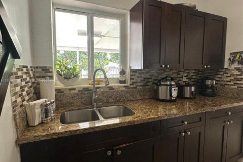 Villa ou maison à vendre à Hollywood, Floride: 3 chambres, 102.19 m2 № 1957722 - photo 14