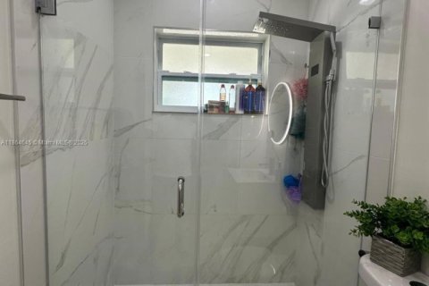 Villa ou maison à vendre à Hollywood, Floride: 3 chambres, 102.19 m2 № 1957722 - photo 25