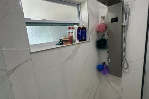 Villa ou maison à vendre à Hollywood, Floride: 3 chambres, 102.19 m2 № 1957722 - photo 30