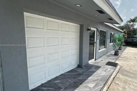 Villa ou maison à vendre à Hollywood, Floride: 3 chambres, 102.19 m2 № 1957722 - photo 2