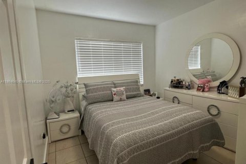 Villa ou maison à vendre à Hollywood, Floride: 3 chambres, 102.19 m2 № 1957722 - photo 23