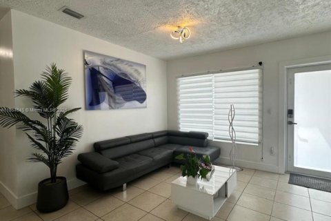 Villa ou maison à vendre à Hollywood, Floride: 3 chambres, 102.19 m2 № 1957722 - photo 5