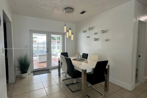 Villa ou maison à vendre à Hollywood, Floride: 3 chambres, 102.19 m2 № 1957722 - photo 17