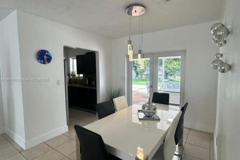 Villa ou maison à vendre à Hollywood, Floride: 3 chambres, 102.19 m2 № 1957722 - photo 16