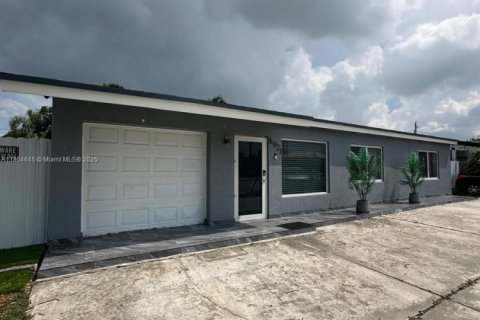 Villa ou maison à vendre à Hollywood, Floride: 3 chambres, 102.19 m2 № 1957722 - photo 3