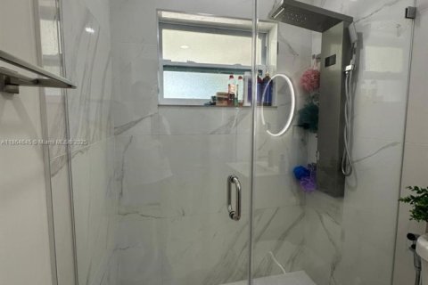 Villa ou maison à vendre à Hollywood, Floride: 3 chambres, 102.19 m2 № 1957722 - photo 28