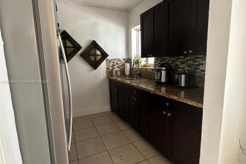 Villa ou maison à vendre à Hollywood, Floride: 3 chambres, 102.19 m2 № 1957722 - photo 11