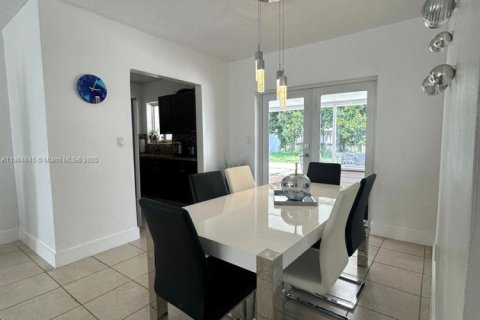 Villa ou maison à vendre à Hollywood, Floride: 3 chambres, 102.19 m2 № 1957722 - photo 15