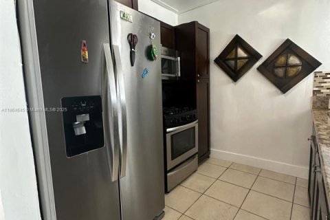 Villa ou maison à vendre à Hollywood, Floride: 3 chambres, 102.19 m2 № 1957722 - photo 12